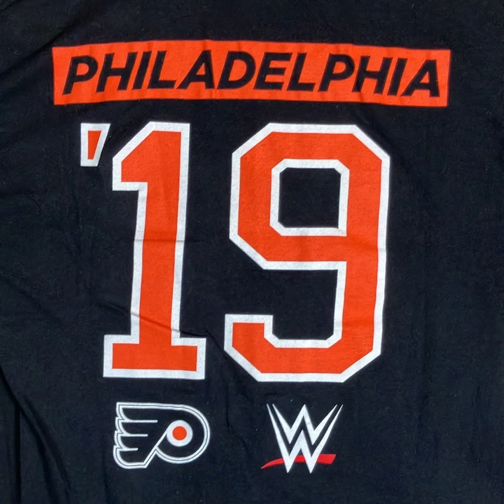 WWE Exclusive Road to Wrestlemania x Gritty Philadelphia 19 Graphic Shirt Mens M